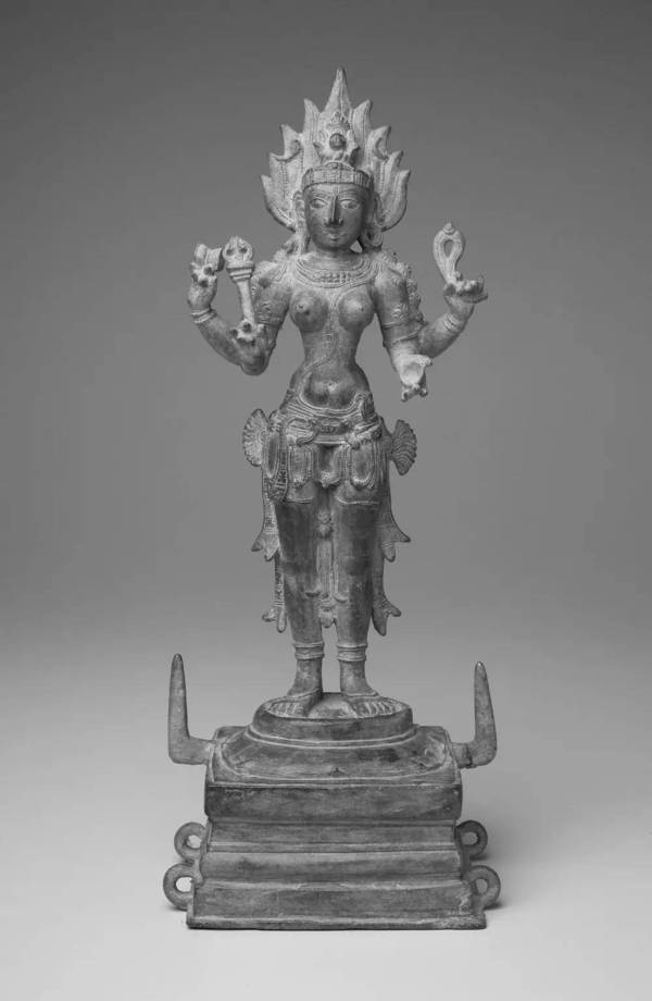 迦梨立像(standing kali),12世纪,朱罗王朝 青铜,36.8 x 12.7厘米