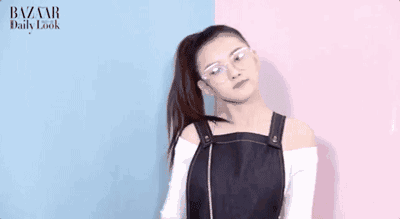 ①白色针织上衣 peacebird women ② 单肩包 furla metropolis 90周年