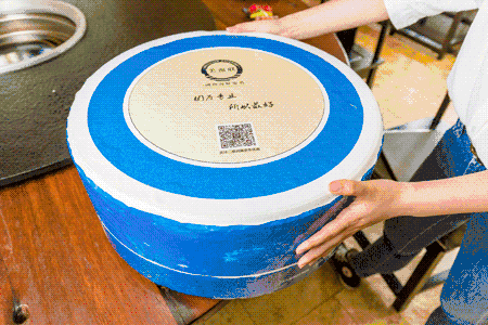 环球刺身拼盘 698元/份 外卖7折后489元/份