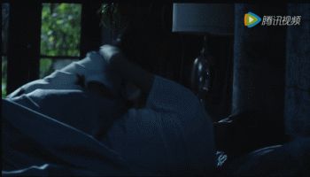 最激烈的一次是李宏毅强吻邢菲的时候,猛地亲住猛地松开.