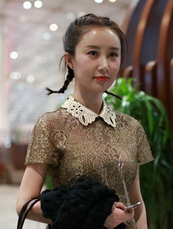扒黍辣谈 | 舒畅现身机场皮肤白皙,网友:头太大了吧!