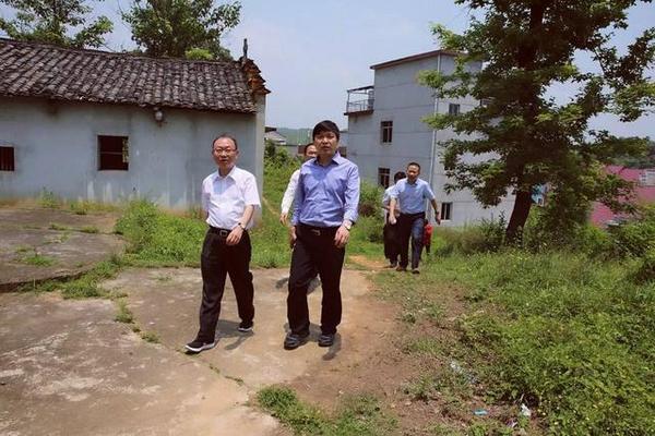 省旅发委主任欧阳泉华带队赴鄱阳县 走访慰问贫困户