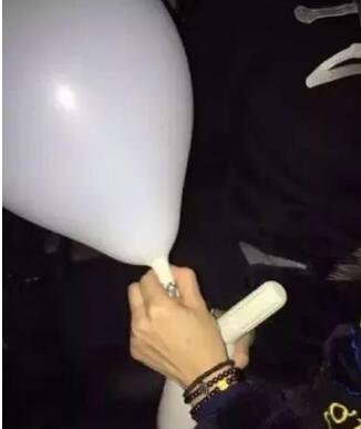 神吐槽:奇葩疗法火爆 这世界抖M太多! 神吐槽:奇葩疗法火爆 这世界抖M太多!图片