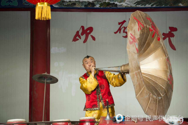 中华牛人"吹破天"携世界最大唢呐现身山东滨州