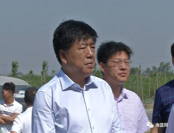 副市长王友海向专家组一行介绍了我市绿化概况和绿地系统规划工作.