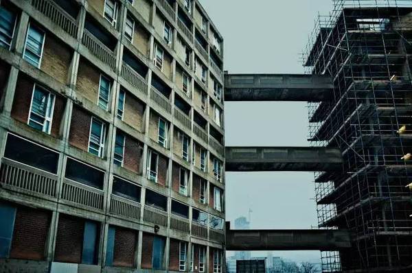 当"英国遗产"机构(正式名称是英格兰历史建筑与古迹委员会)1998年决定