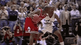 89年东部季后赛首轮g5,公牛在最后两秒99-100落后骑士.