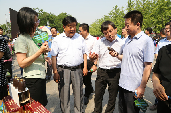 迁安市委常委,宣传部部长郭卫民,迁安市副市长王艳军等领导嘉宾饶有