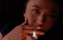 调查数据表明, 超过1/3的青少年是在看了有烟镜头电影后学会