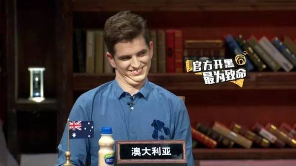 这都不算什么 节目组还公开晒出小贝的"千层下巴"黑照 真是爱到深处