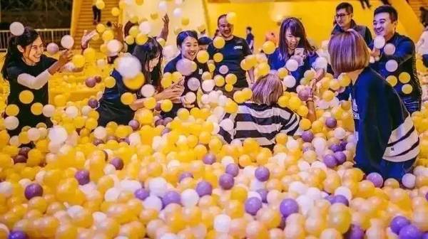 滑滑梯图猜成语_滑滑梯简笔画(3)