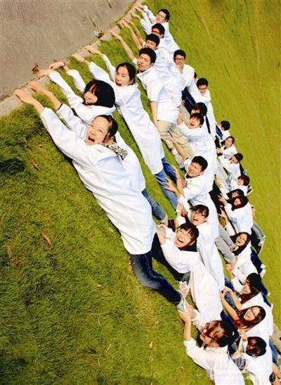 毕业照拍摄创意_最牛毕业照大全(图)