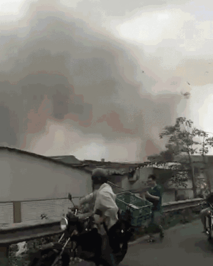 突发,佛山顺德一工厂发生火灾!现场火势凶猛!(多图 视频)