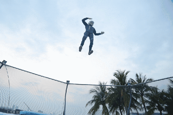 深圳这个地方要火!居然把冲浪,帆船,水下推进器,风洞…搬进了市区!