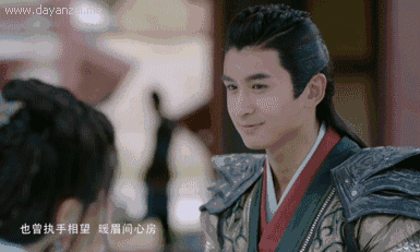 这眼神还能再宠溺一点吗? 对于少女来说,小哥哥摸摸头=惊天巨糖!