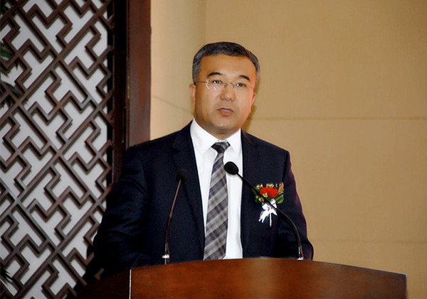 新疆医科大学校长凯赛尔·阿不都克热木到会并致辞.