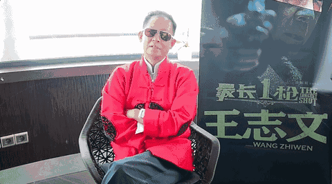 40度穿冬装拍戏,终身不接广告,老戏骨王志文却和陈奕迅同台飙歌?