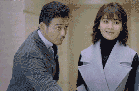 腹肌酒窝低音炮,小包总简直就是行走的春药