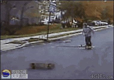 爆笑gif图:小小年纪,已是人生赢家