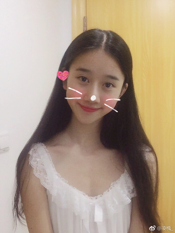 上戏00后校花写真美如画神似奶茶妹妹,惊艳众人!