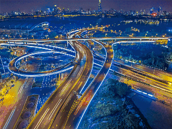 10几年的时间,这里从滩涂华丽转身为一座现代化的新城.