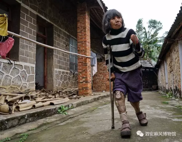 麻风村最后一个女人和狗