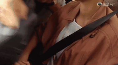 睡时为她披衣服