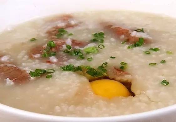 窝蛋牛肉粥