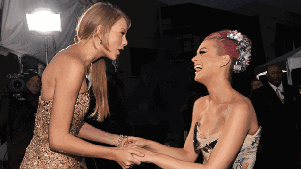 ruby rose为霉霉撕逼水果姐,是情深还是受人指使