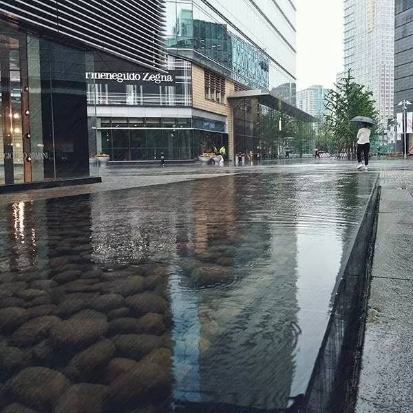 最美不是下雨天,而是有人为你遮风挡雨