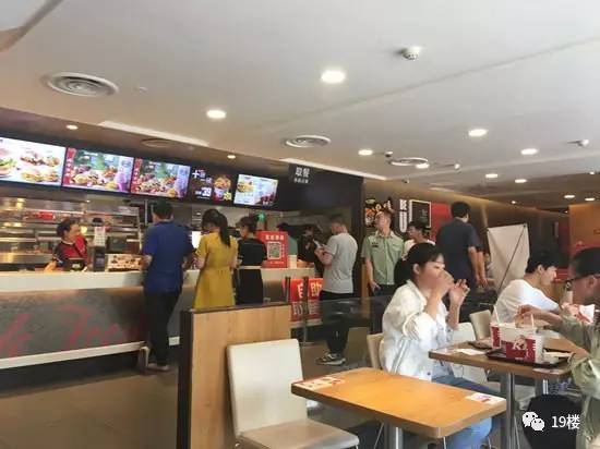 杭州一孕妇吃肯德基,吃出一窝蛆?