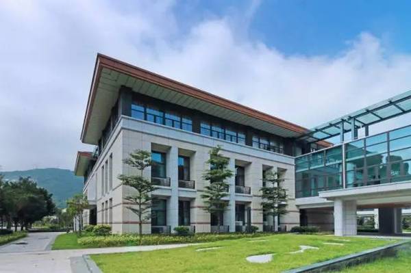 开卷成佳景 | 走进新华都商学院