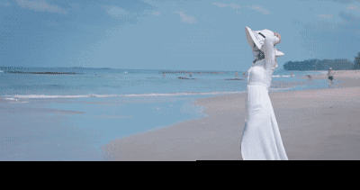 海边度假风怎能少了连衣裙?穿起来方便,又不用考虑搭配问题.