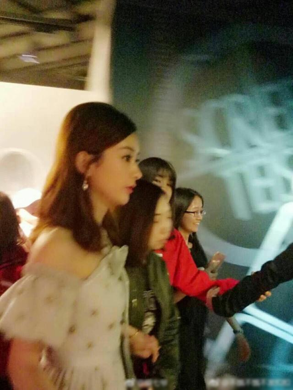 赵丽颖为拍时尚大片泡在冷水里5小时