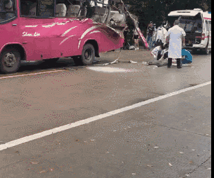 最新消息!梅县货车与中巴相撞导致两人死亡四人受伤!十分惨烈