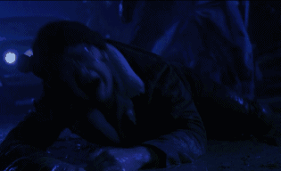 两对情侣驾车郊游,竟碰上给人做各种变态手术的撒旦医生!