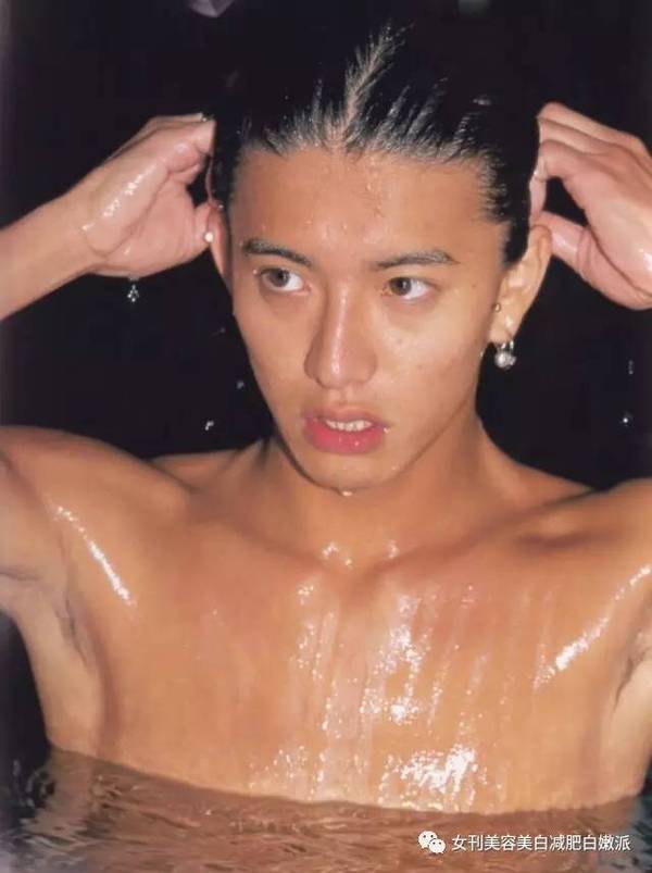 木村拓哉自从1995年就迷上了冲浪这项运动 他一直都想要成为一名职业