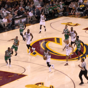 好在乐福并无大碍,最让骑士球迷揪心的是,欧文伤了!