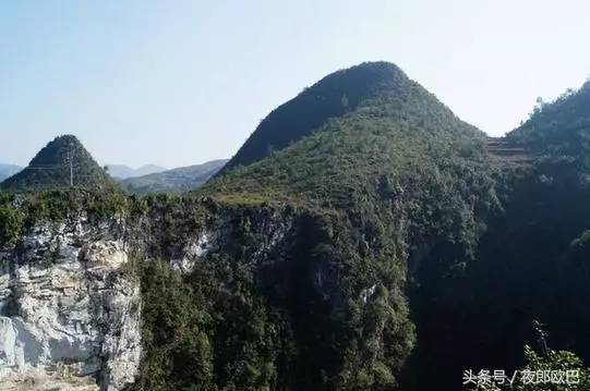 贵州惠水县天坑奇观