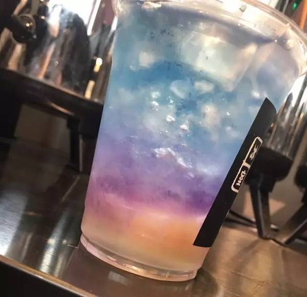 五路口这家卖星空饮品的奶茶店火了,去喝的竟然都是颜