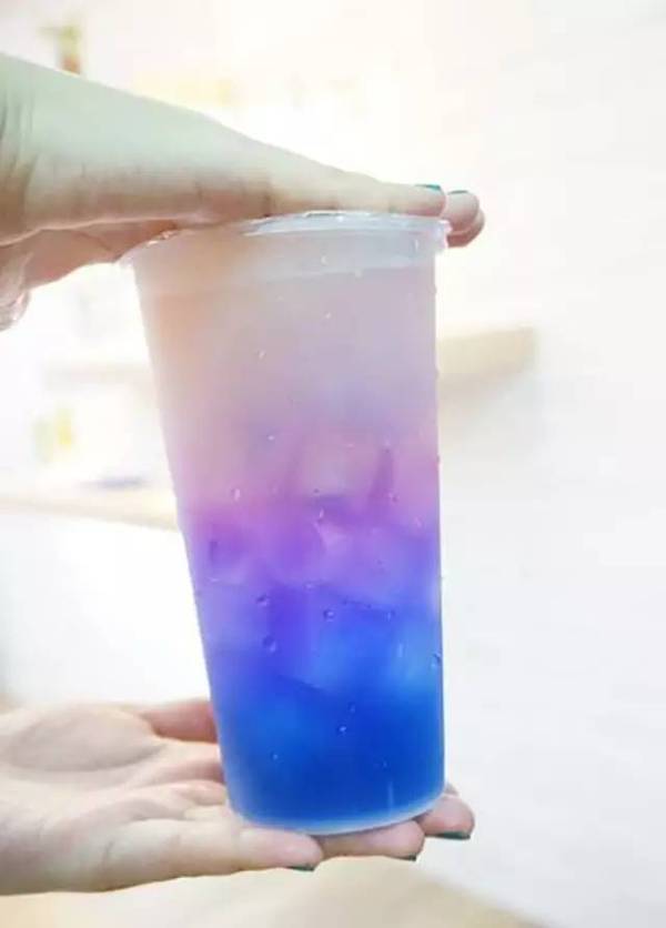 五路口这家卖星空饮品的奶茶店火了,去喝的竟然都是颜