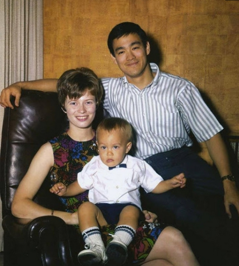 李小龙家庭照:李小龙和妻子琳达·埃莫瑞,儿子李国豪