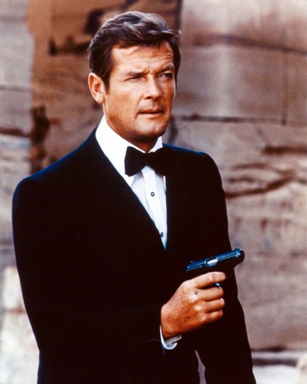 前《007》男星罗杰-摩尔因癌症去世 享年89岁