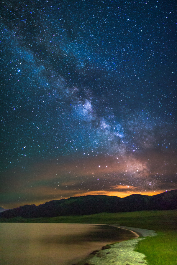 by 浪士 这里的星空灿烂安静,夜空浪漫而回味悠长,感觉蕴藏了巨大的