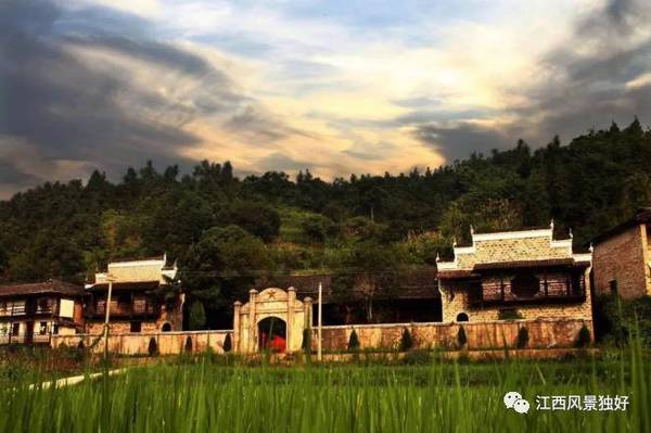 仙源湘鄂赣红色旅游景区位于万载县的西部偏北仙