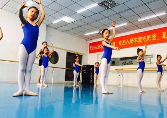 如何快速练习劈叉 a5l60s5587617959619.jpg