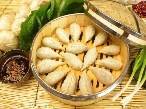 沙县拌面是沙县小吃的一种,一般与沙县扁肉搭配成餐,具有香味浓,色泽