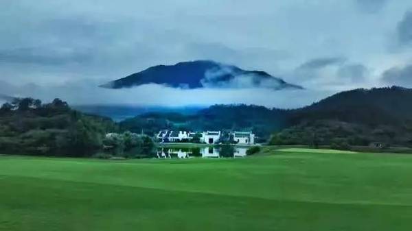 黄山卧虎高尔夫球场36洞畅打 太平湖皇冠假日酒店1晚湖景房独享 绿地