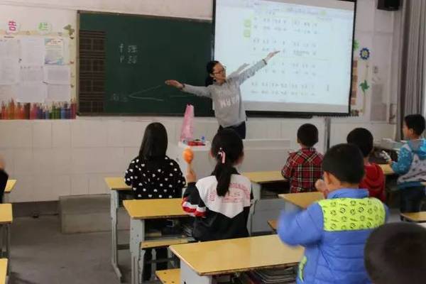 祁门古溪学校 三尺讲台背后的故事