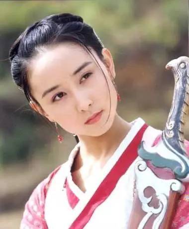 但从居家旅行照来看, 真的和颜值巅峰没什么差啊…… 护肤/彩妆秘诀